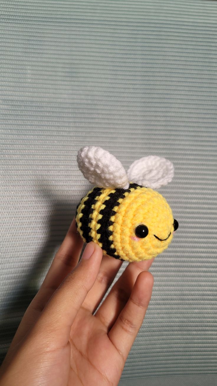 Crochet Bee Keychain – Cute Little Buzz Charm 🐝