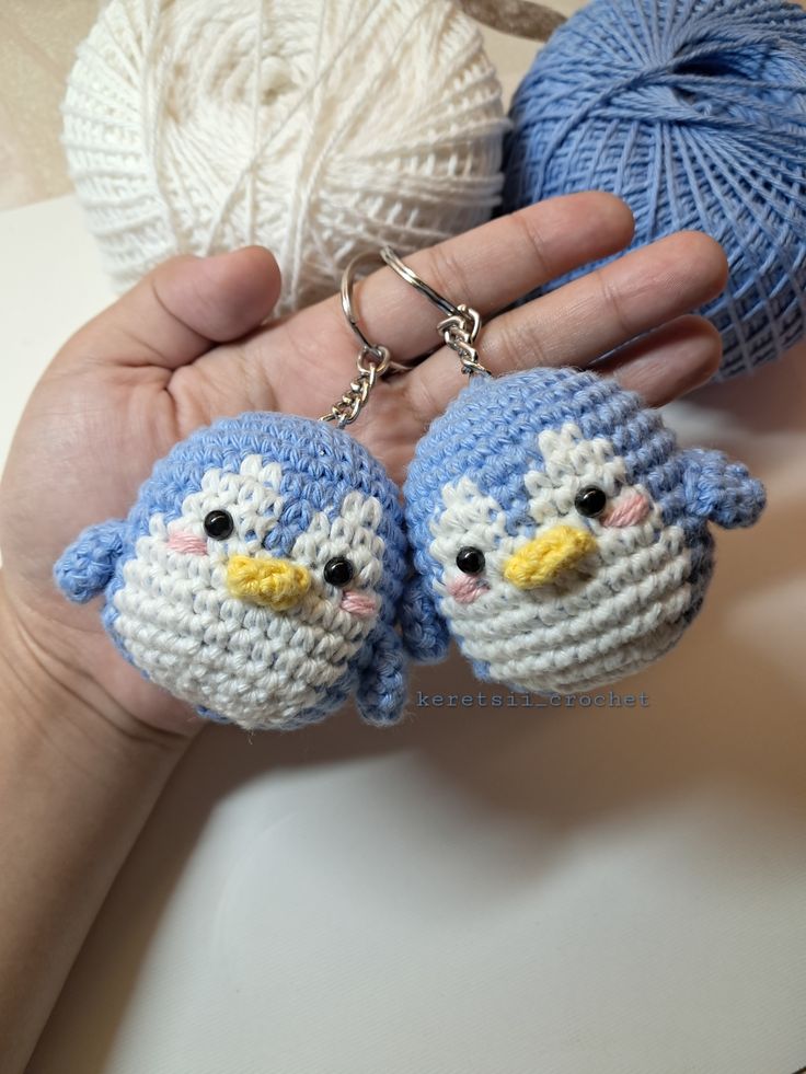 Handmade Crochet Penguin Keychain – Mini Winter Charm 🐧